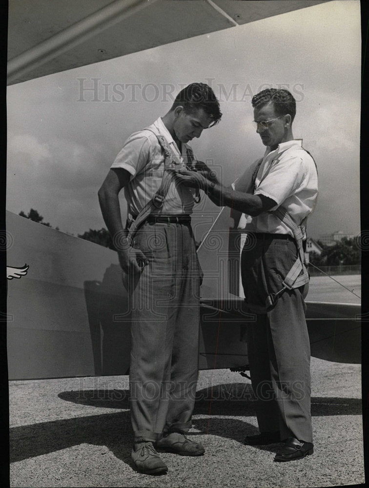 1942 Press Photo John Broslit George Caakey - Historic Images