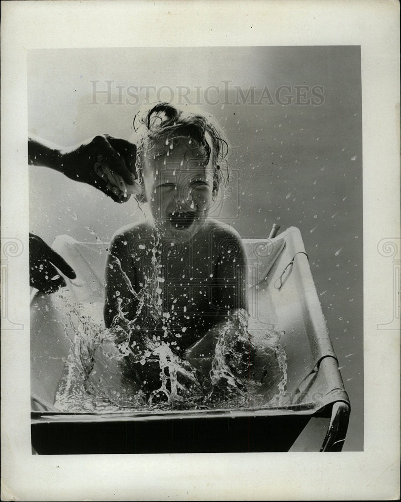 Press Photo Baby Bath - Historic Images