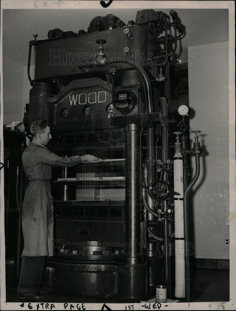 1937 Press Photo National Archives Press Machine - Historic Images