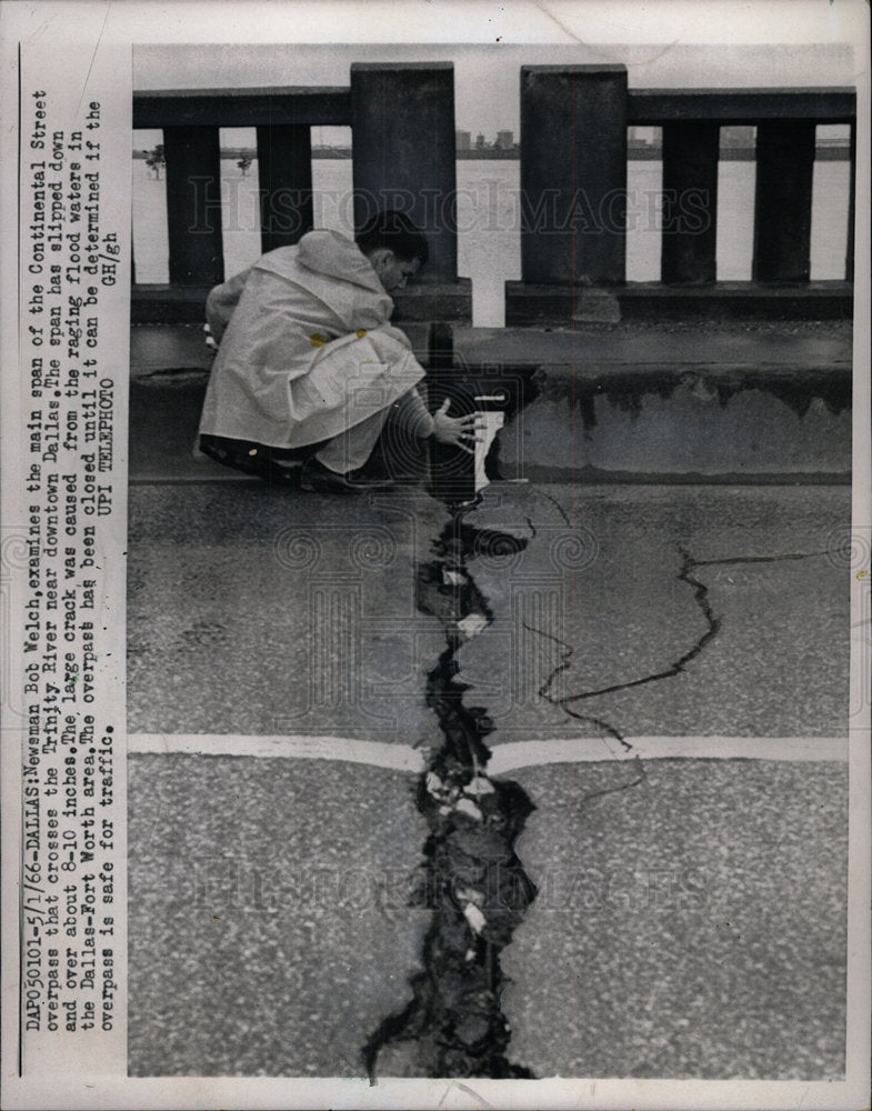 1966 Press Photo Crack in Road Due to Flood Waters - Historic Images