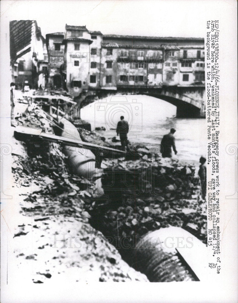 1966 Press Photo Floods Arno River Florence Italy - Historic Images