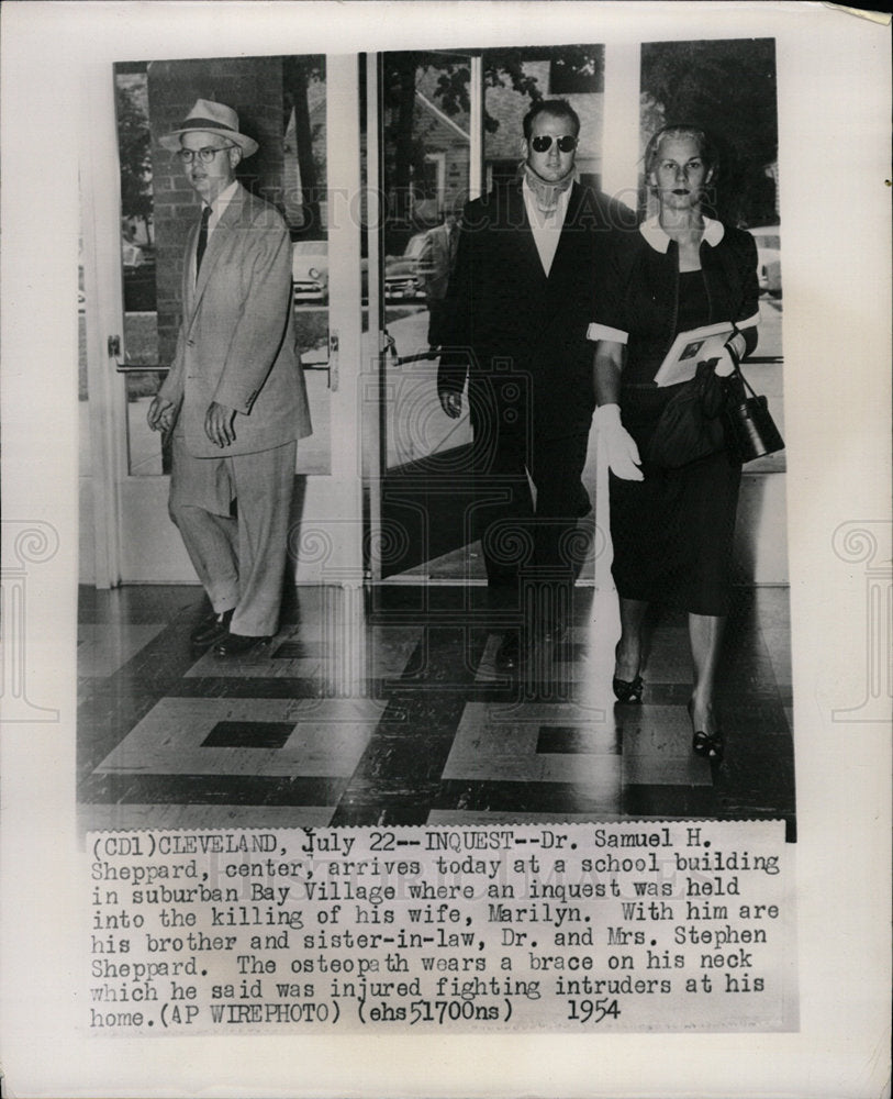 1954 Press Photo Dr. Samuel H. Sheppard arrives village - Historic Images