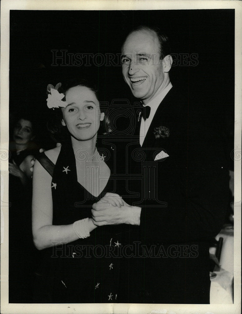 1939 Press Photo Mr. Mrs. James Roosevelt New York - Historic Images