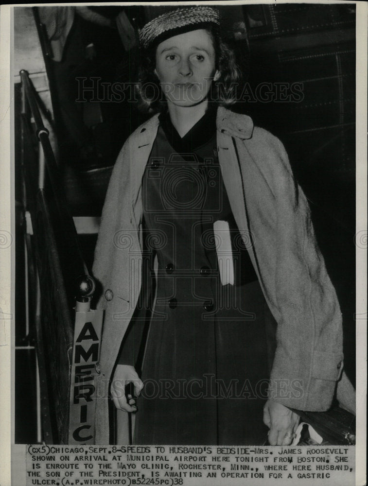 1938Press Photo Mrs. James Roosevelt Arrives to Chicago - Historic Images