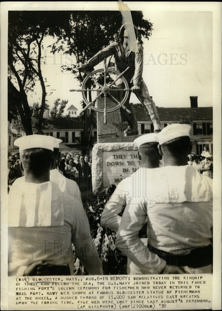 1939 Press Photo Demonstrating Kinship Navy Fishing - Historic Images