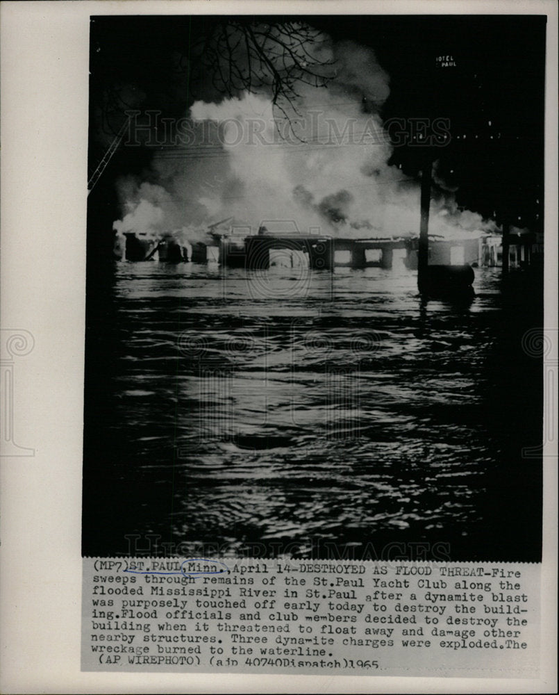 1965 Press Photo Building Destroyed as Flood Threat. - Historic Images