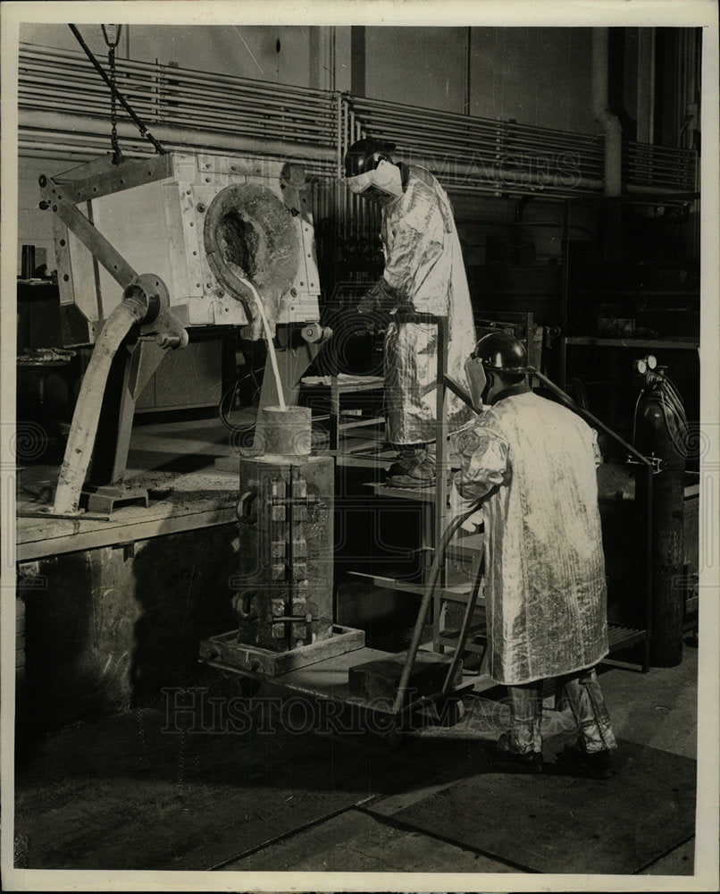 1964 Press Photo Steel Company Laboratory - Historic Images