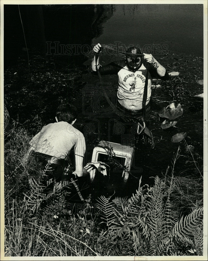 1980 Press Photo Bullet hole ridden safe found - Historic Images