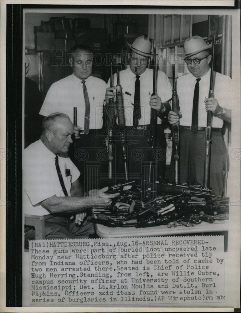 1966 Press Photo Gun Theft Victims Arrested Police Mich - Historic Images