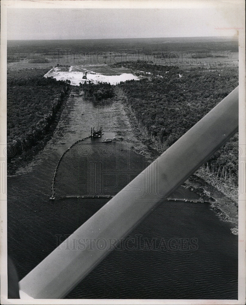 1964 Press Photo Canal&#39;s First Bite Dredge Dragline - Historic Images