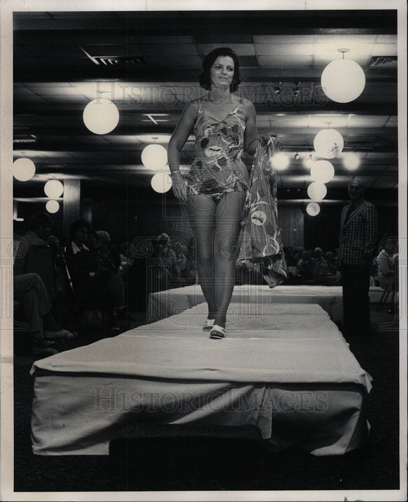 1977 Press Photo American Cancer Society Fashion Show - Historic Images
