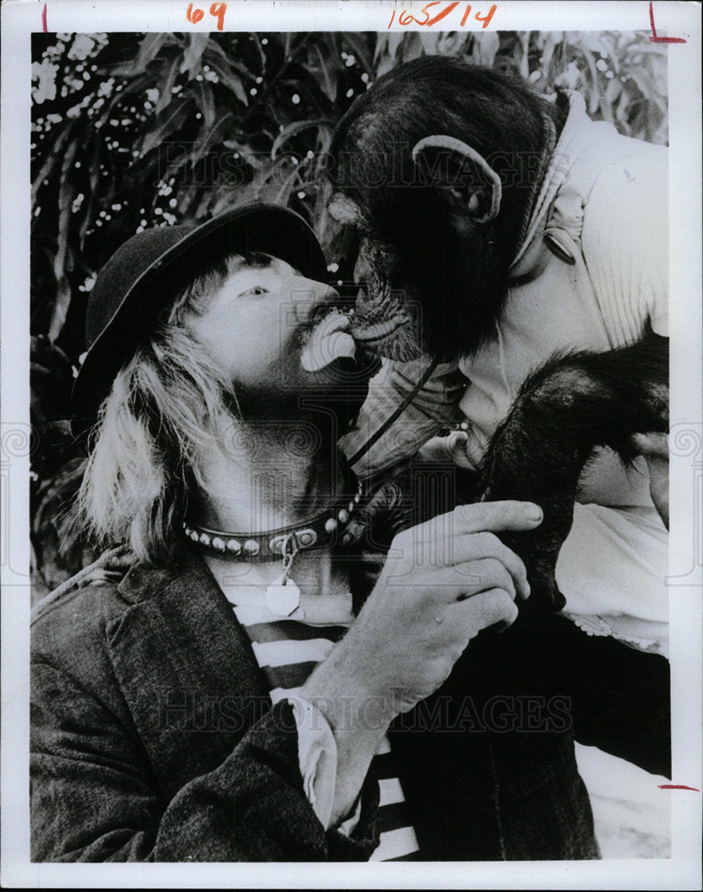 1976 Press Photo Rosco Clown Chimp Catholic Festival - Historic Images