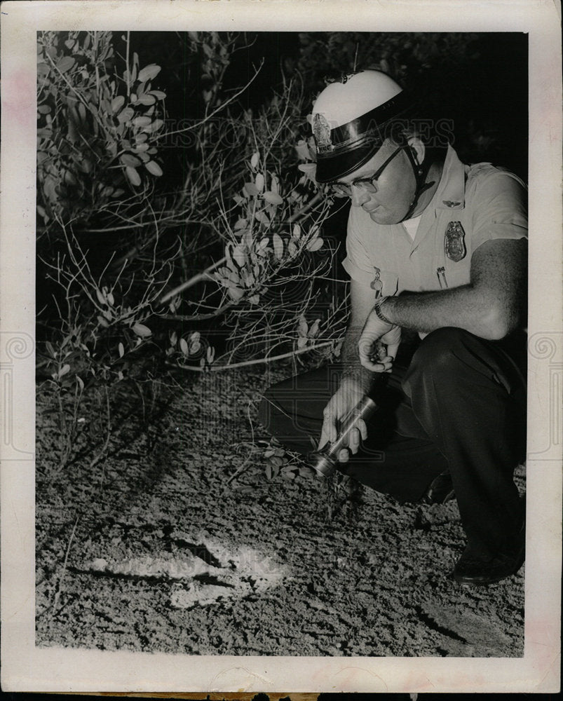 1958 Press Photo Clearwater Patrolman Clarence McCall - Historic Images