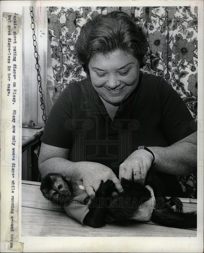 1974 Press Photo Owner, Jackie, With Pet Monkey, Missy - Historic Images