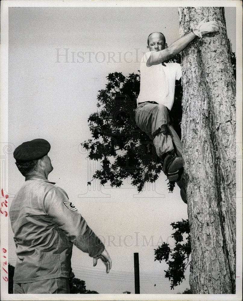 1967 Press Photo Pararescueman Tree Jumping Course - Historic Images