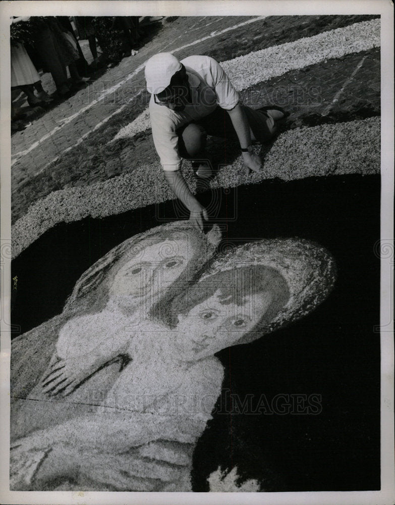 1958 Press Photo Floral Carpet Painting Genzano Italy - Historic Images