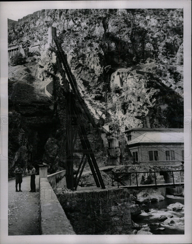 1946 Press Photo Water Pipes Power House Roya Valley - Historic Images