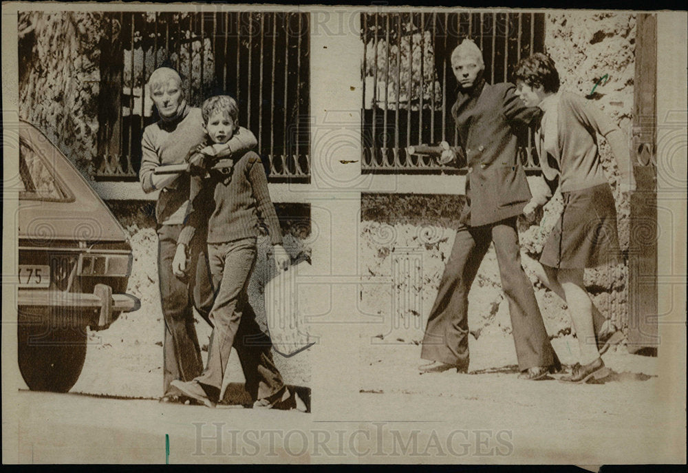 1974 Press Photo French bank robbers - Historic Images