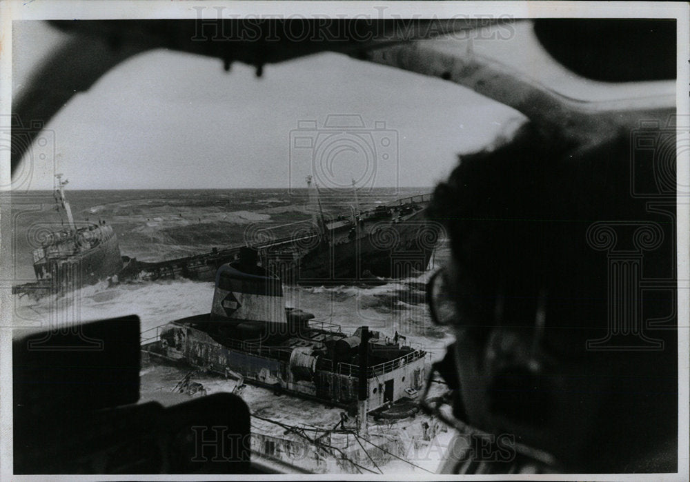 1977 Press Photo Oil Spills - Historic Images