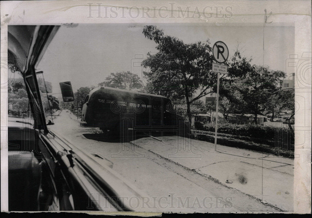 1958 Press Photo Smoke bus Caradas Venezuela riots - Historic Images