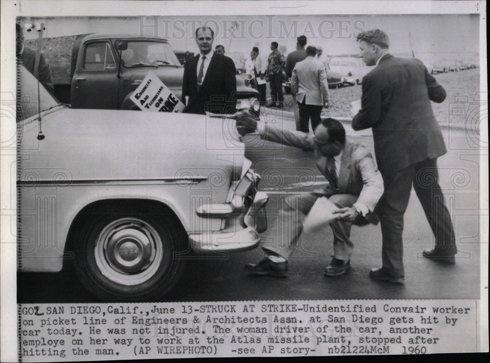 1960 Press Photo Worker On Picket Line Gets Hit By Car - Historic Images