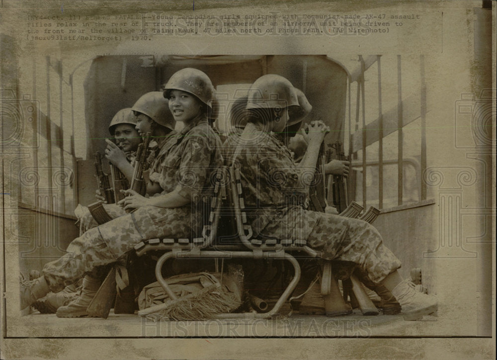 1970 Press Photo Young Cambodian girls dressed in army - Historic Images