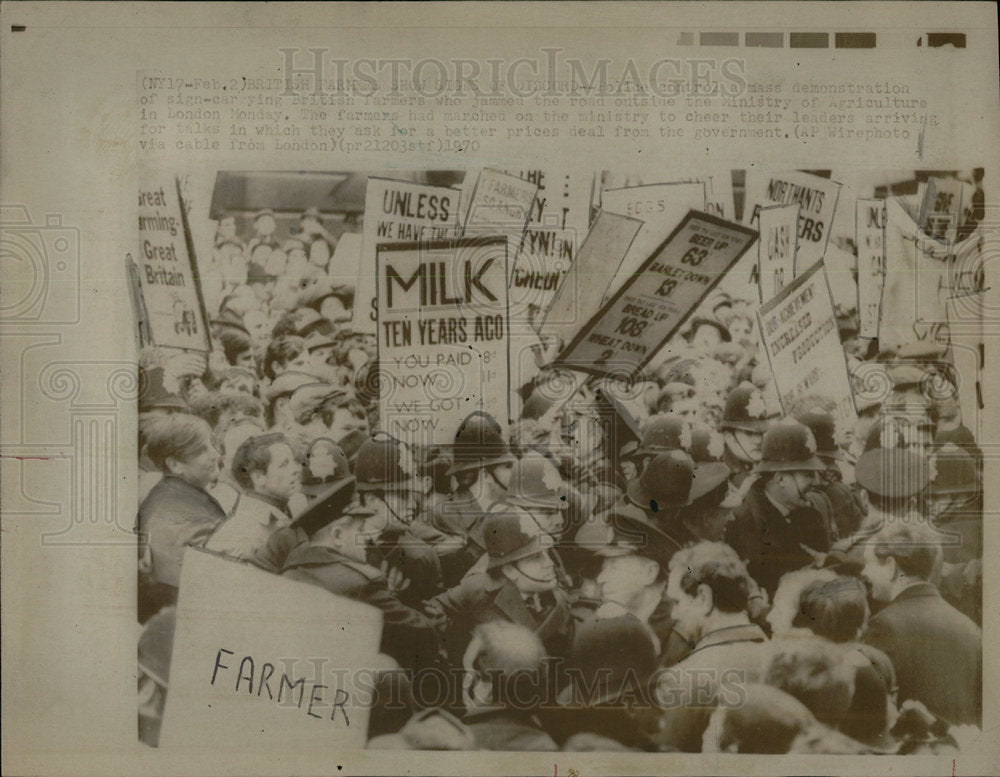 1970 Press Photo Police Demonstration Farmers London - Historic Images