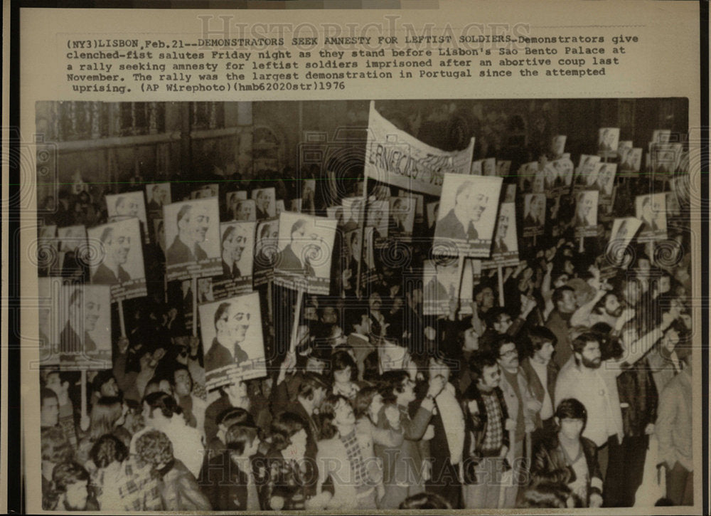 1976 Press Photo Demonstrators Seek Amnesty for Soldier - Historic Images