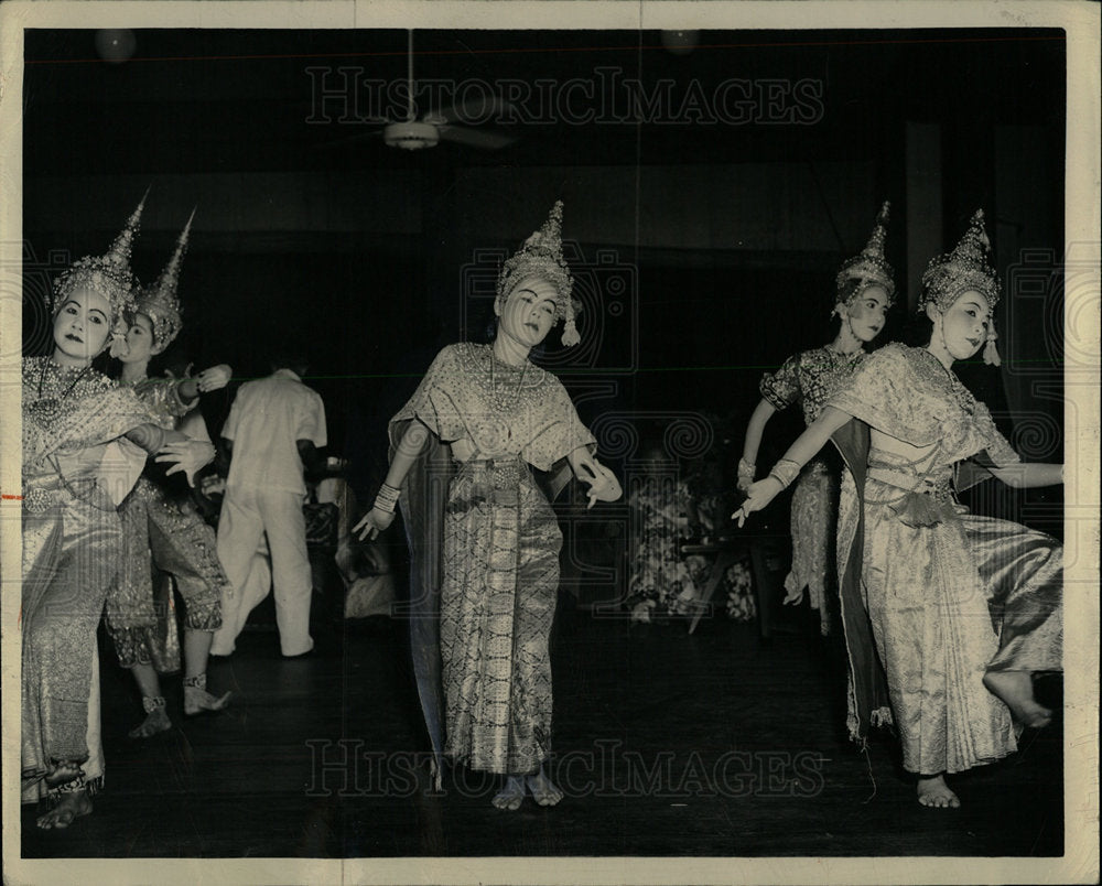 1956 Press Photo Dancers Temple Dance Siam Bangkok - Historic Images