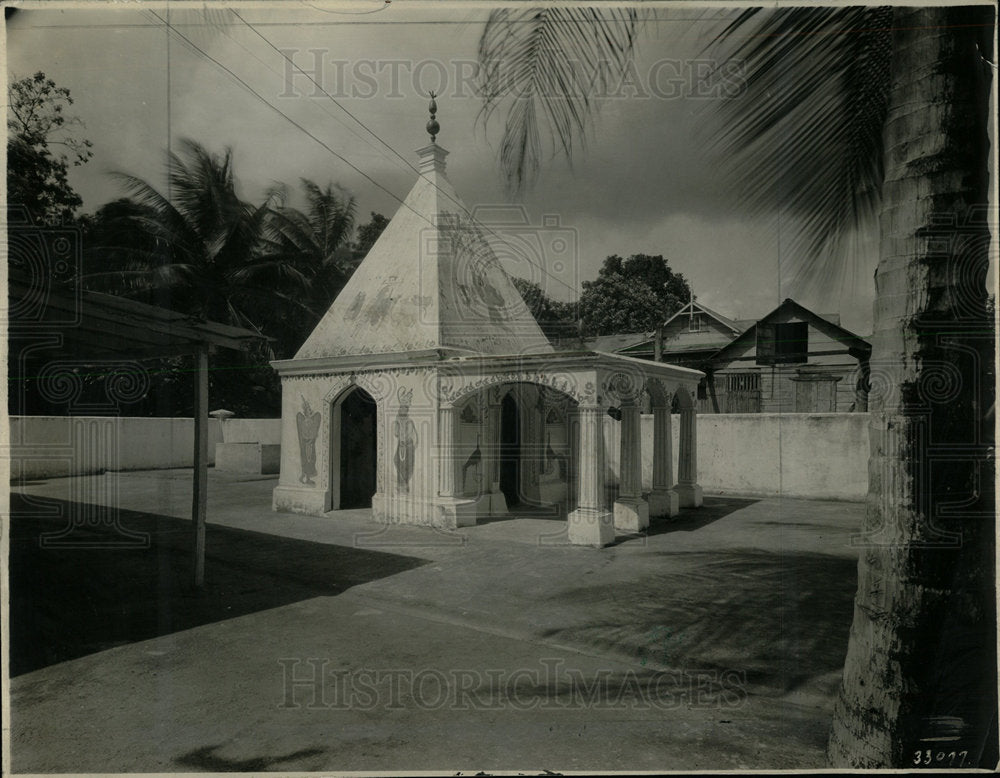 1935 Press Photo Buddhist Temple Trinidad West Indies - Historic Images