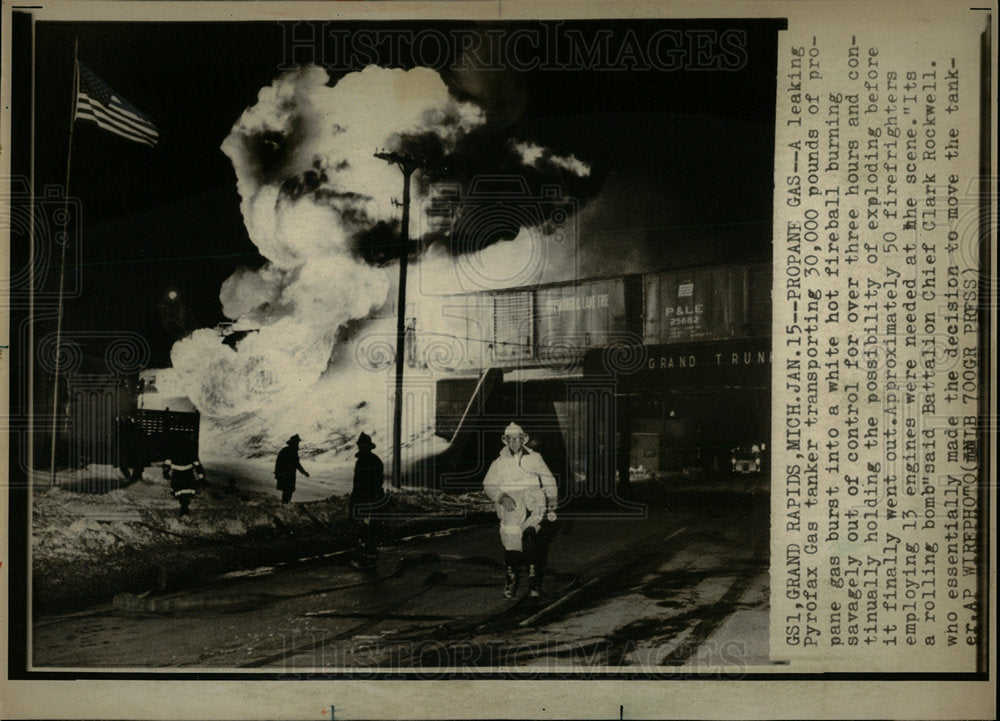 1976 Press Photo Pyrofax Gas Tanker Accident Michigan - Historic Images