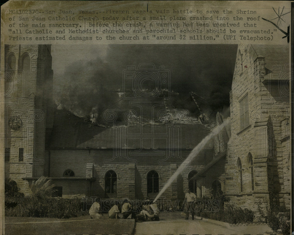 1970 Press Photo Firemen trying to put fire of the San - Historic Images