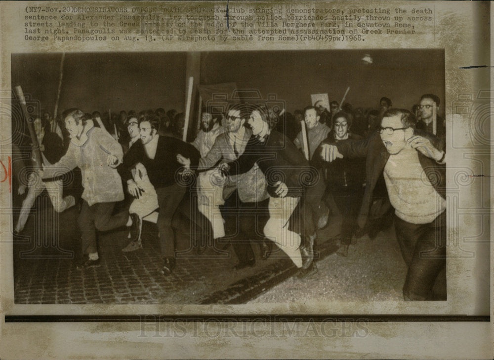 1968 Press Photo demonstrators Alexander Panagoulis - Historic Images