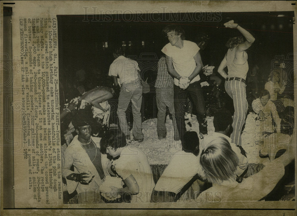 1972 Press Photo Youths birthday cake Atlanta pink - Historic Images