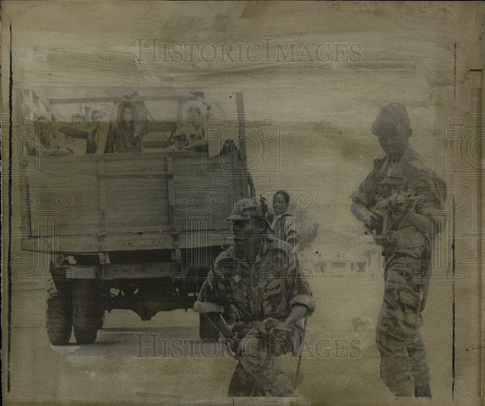 1967 Congolese troops stand guard over refu - Historic Images