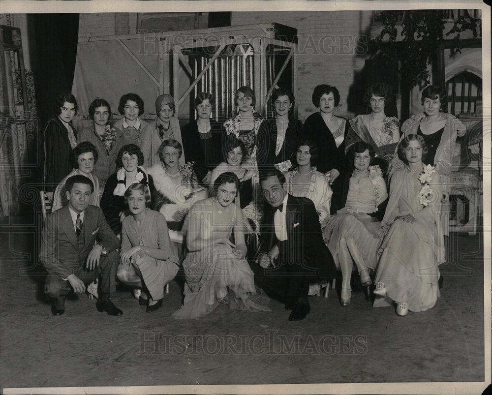 1929 Press Photo Female Grup Showing Fashion - Historic Images
