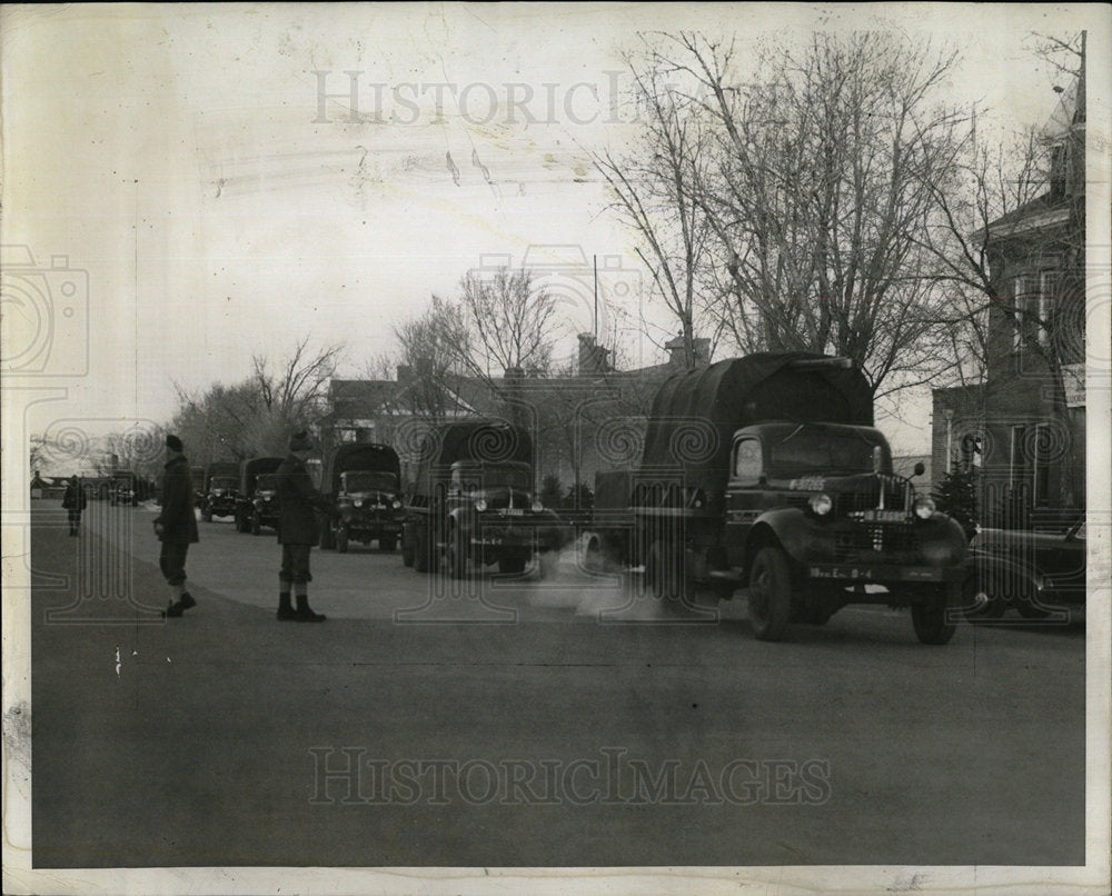 1941 Press Photo Trucks Leaving Fort Logan Food - Historic Images