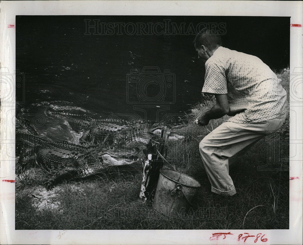 1964 Press Photo Caretaker at Nature Trails park - Historic Images