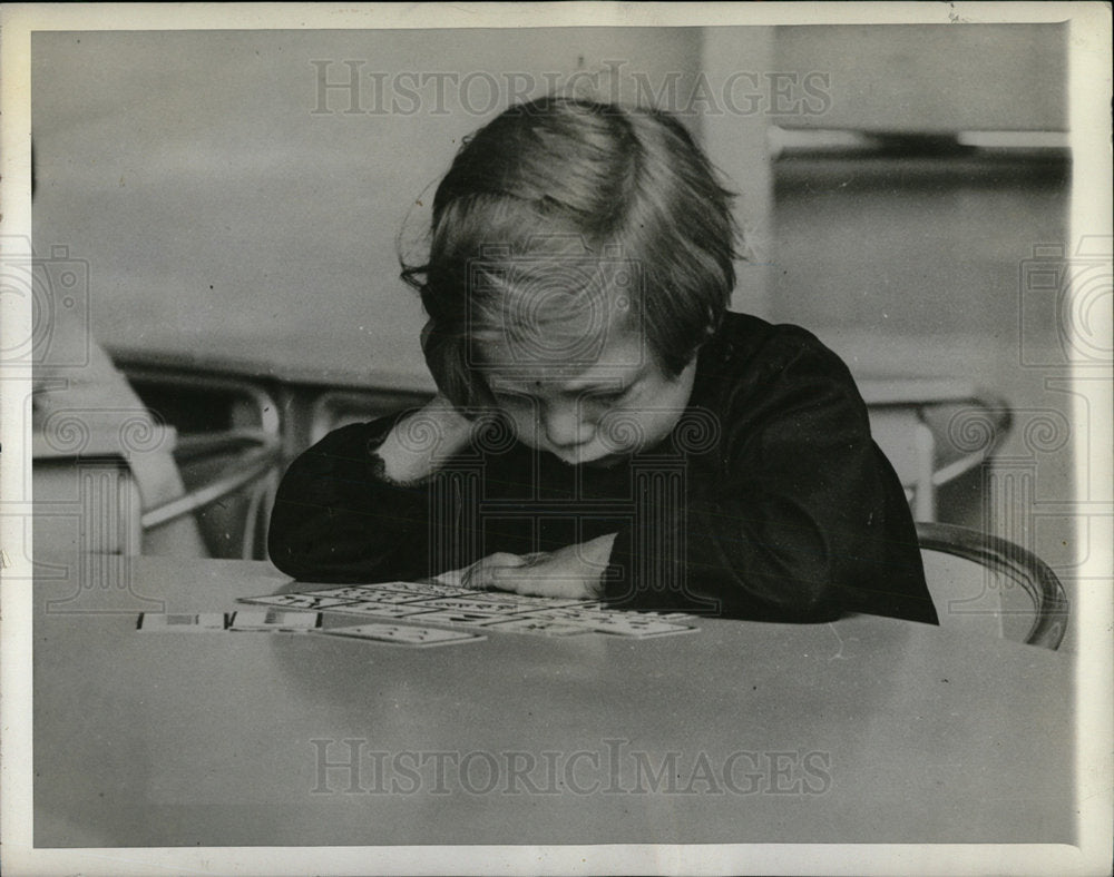 1938 Press Photo worried school girl in France, WWII - Historic Images