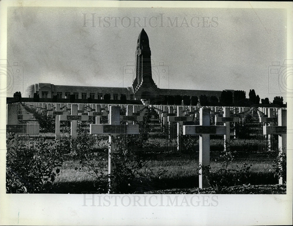 1983 Press Photo Douamont Ossuary of WWI in France - Historic Images