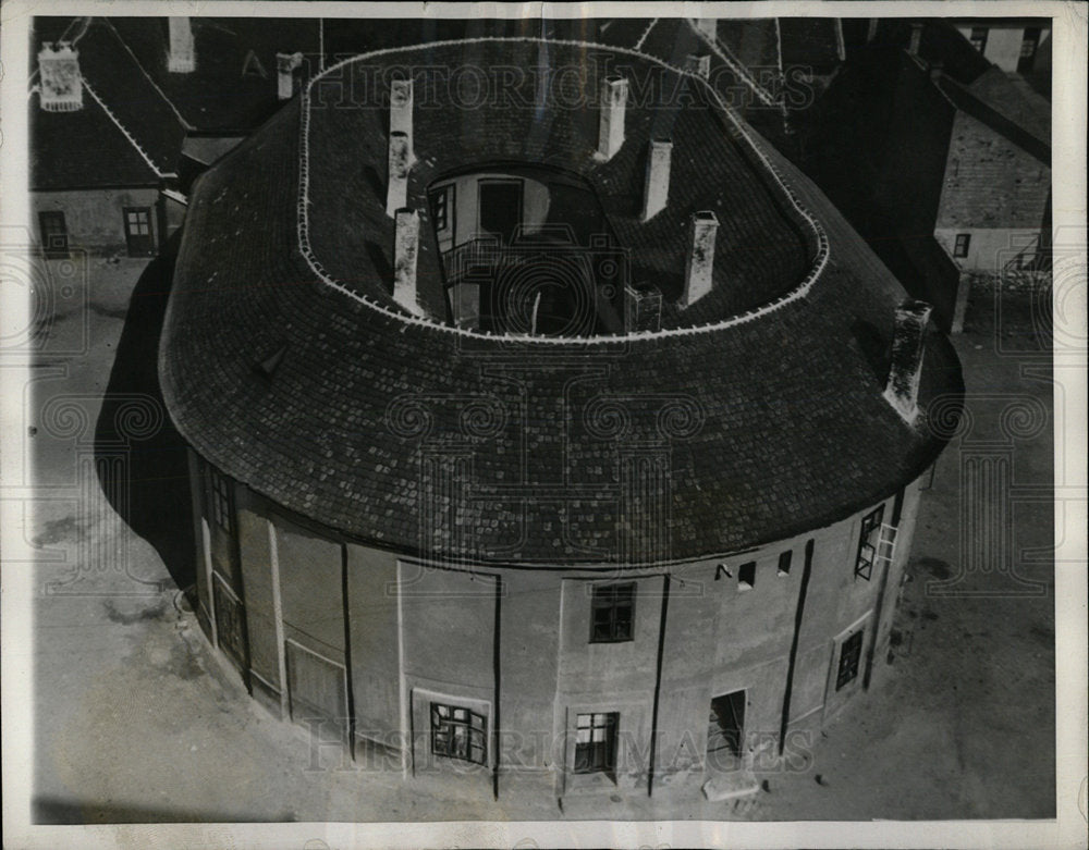 1937 Press Photo Building Budapest Pungary Ejected - Historic Images