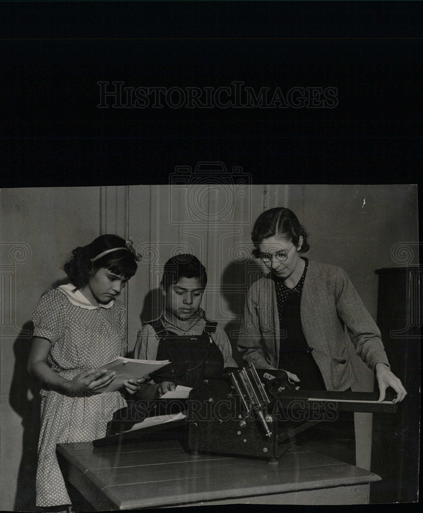 1938 Press Photo Putting Out Paper  Rude Community - Historic Images