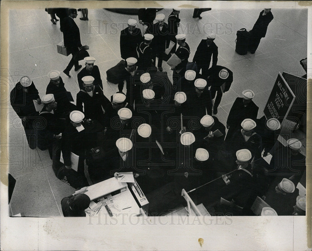 1967 Sailors O&#39;Hare Airport Christmas-Historic Images