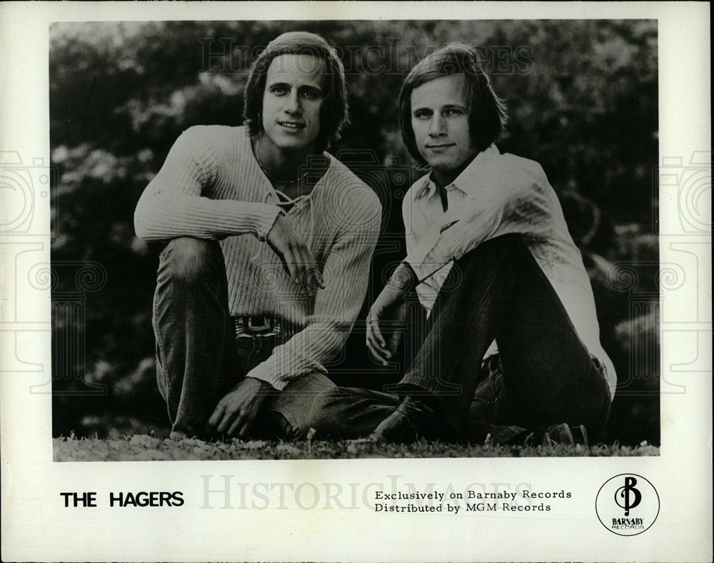 1975 Press Photo Musical Group Due The Hagers Promo - Historic Images