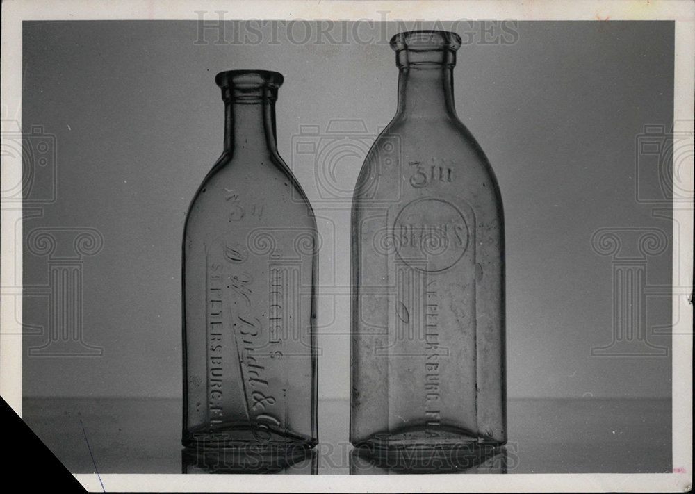 1976 Press Photo Old Pharmaceutical Bottles, D.W. Budd - Historic Images