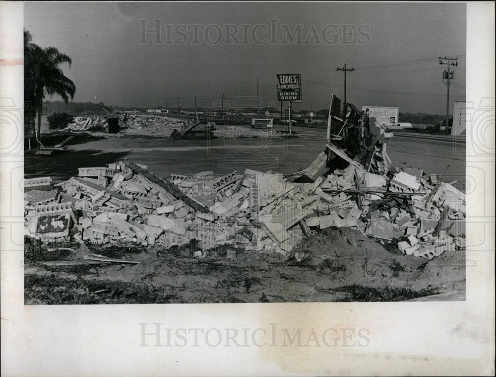 1965 Press Photo Eddies Seafood Inc Building Demolished - Historic Images