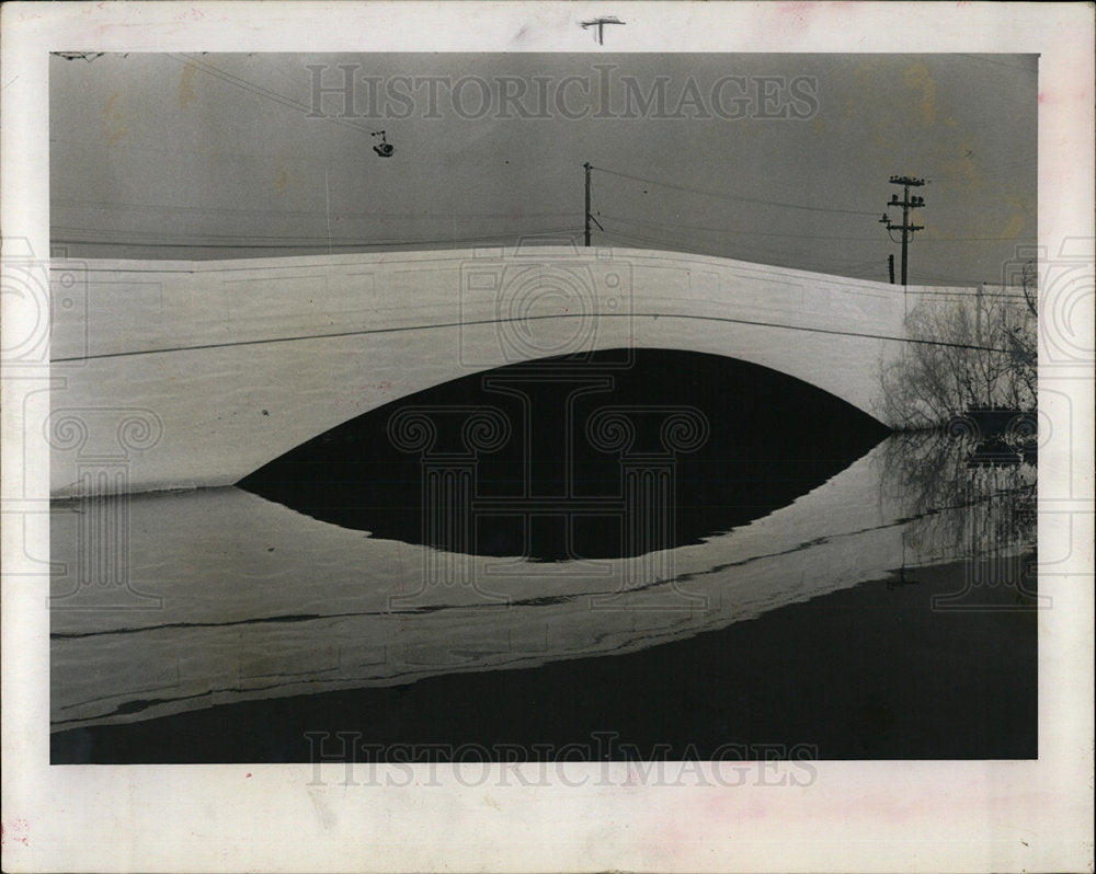 1963 Press Photo Salt Creek Thrill Hill Bridge - Historic Images