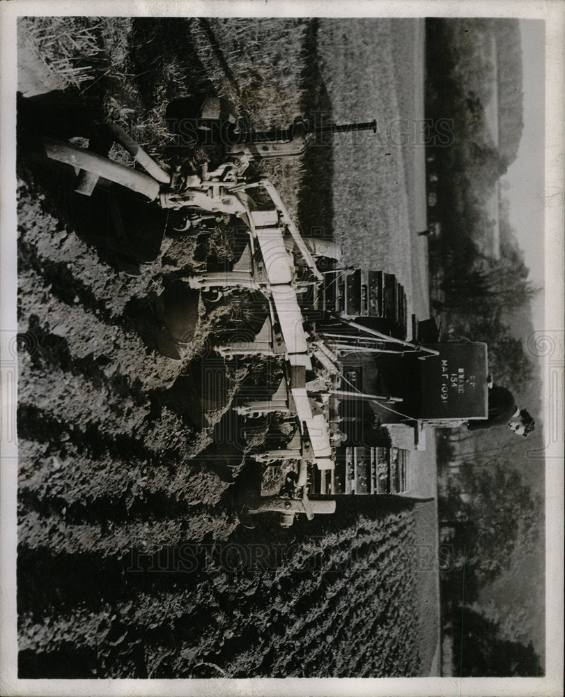 1947 Press Photo Britain Women&#39;s Land Army/Farming - Historic Images