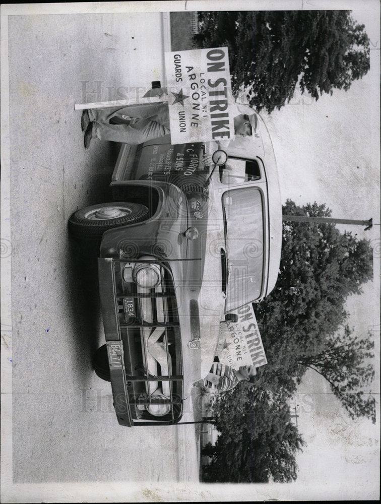 1957 Press Photo Argonne National Laboratory Strike - Historic Images