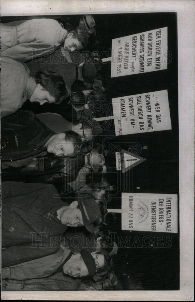 1955 Press Photo Germany Chancellor Adenauer Protest - Historic Images